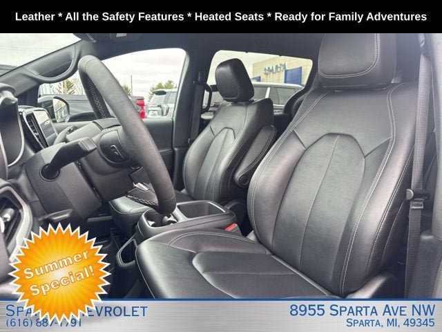 2025 Chrysler Pacifica Select