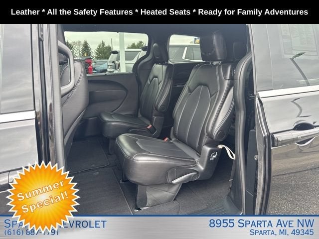 2025 Chrysler Pacifica Select