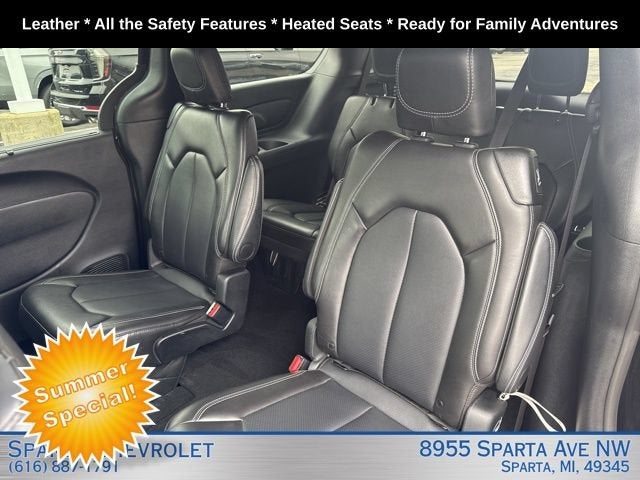 2025 Chrysler Pacifica Select
