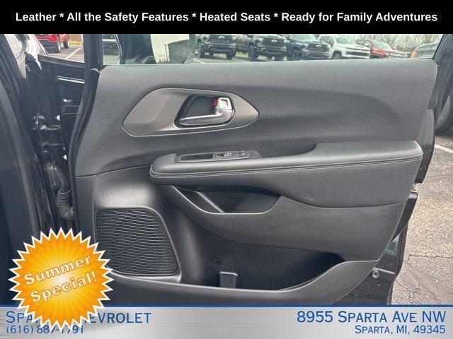 2025 Chrysler Pacifica Select