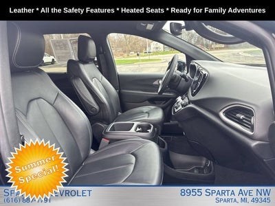 2025 Chrysler Pacifica Select