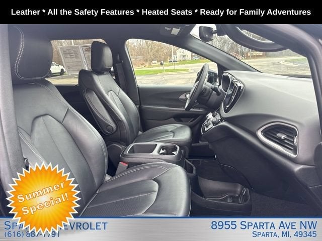 2025 Chrysler Pacifica Select