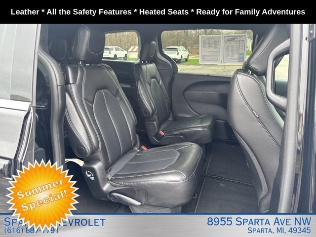2025 Chrysler Pacifica Select
