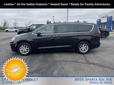 2025 Chrysler Pacifica Select