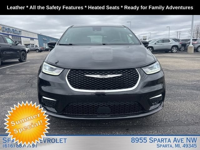 2025 Chrysler Pacifica Select